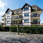 2 - 150m - Centre & Marche 50m - Parking - Linge & Menage Inclus *