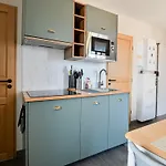 2 - 150m - Centre & Marche 50m - Parking - Linge & Menage Inclus