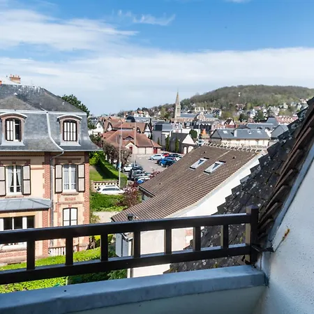 2 - 150m - Centre & Marche 50m - Parking - Linge & Menage Inclus *