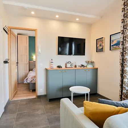 2 - 150m - Centre & Marche 50m - Parking - Linge & Menage Inclus דירה *