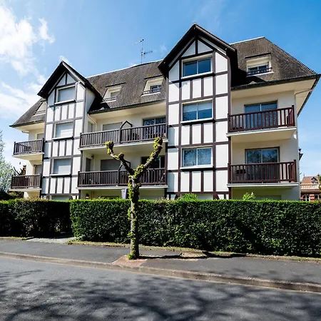 2 - 150m - Centre & Marche 50m - Parking - Linge & Menage Inclus *
