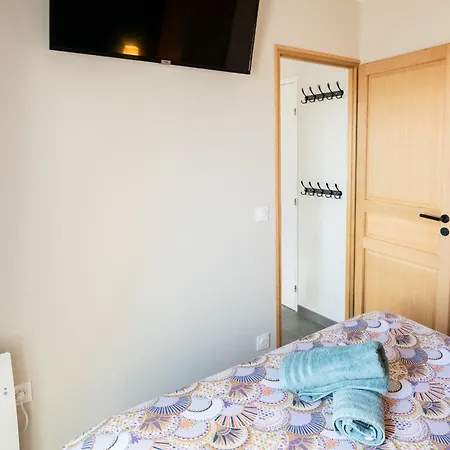 דירה 2 - 150m - Centre & Marche 50m - Parking - Linge & Menage Inclus הולגאט